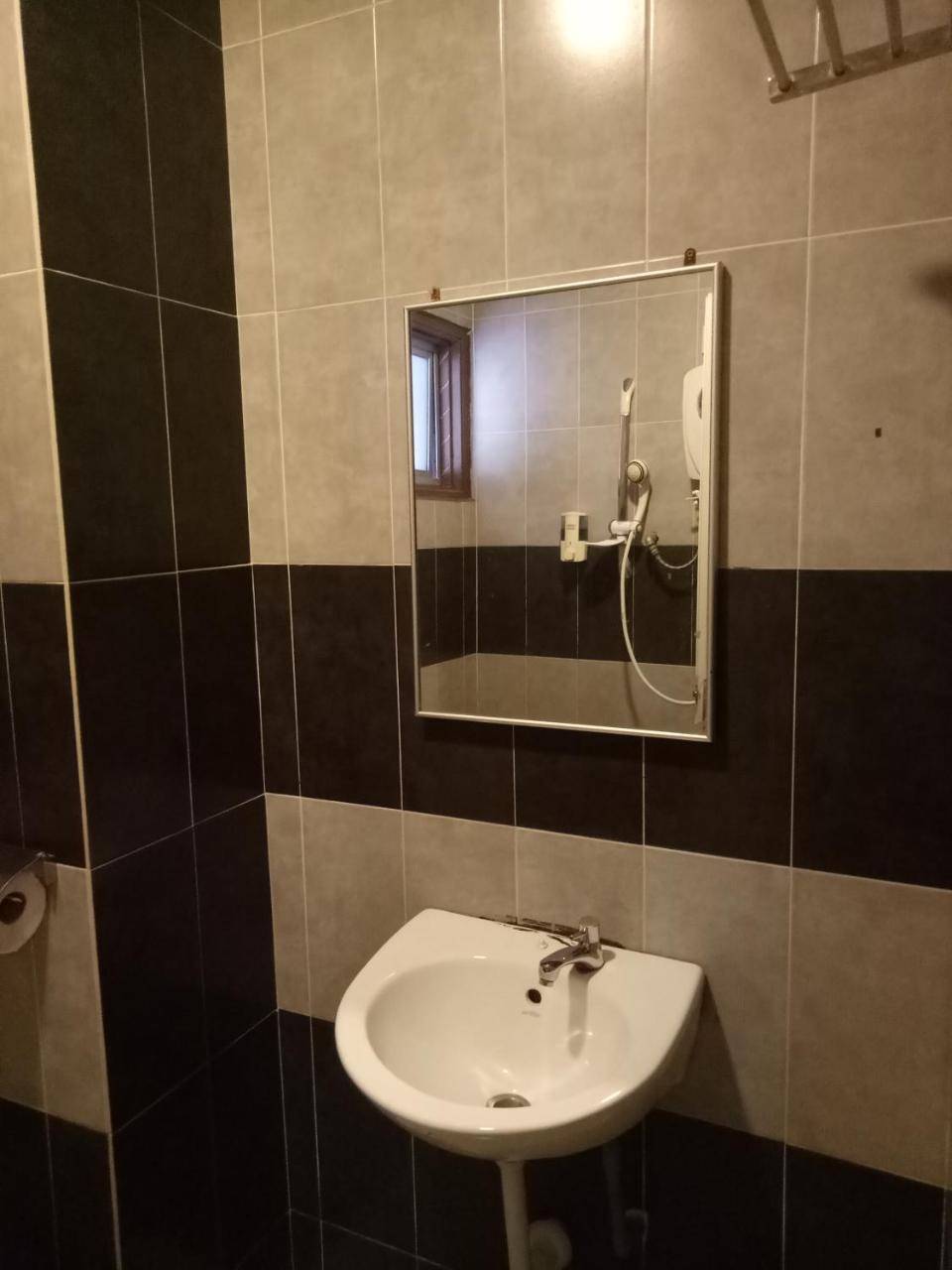 Hotel Sri Bernam Сабак Бернам Екстериор снимка